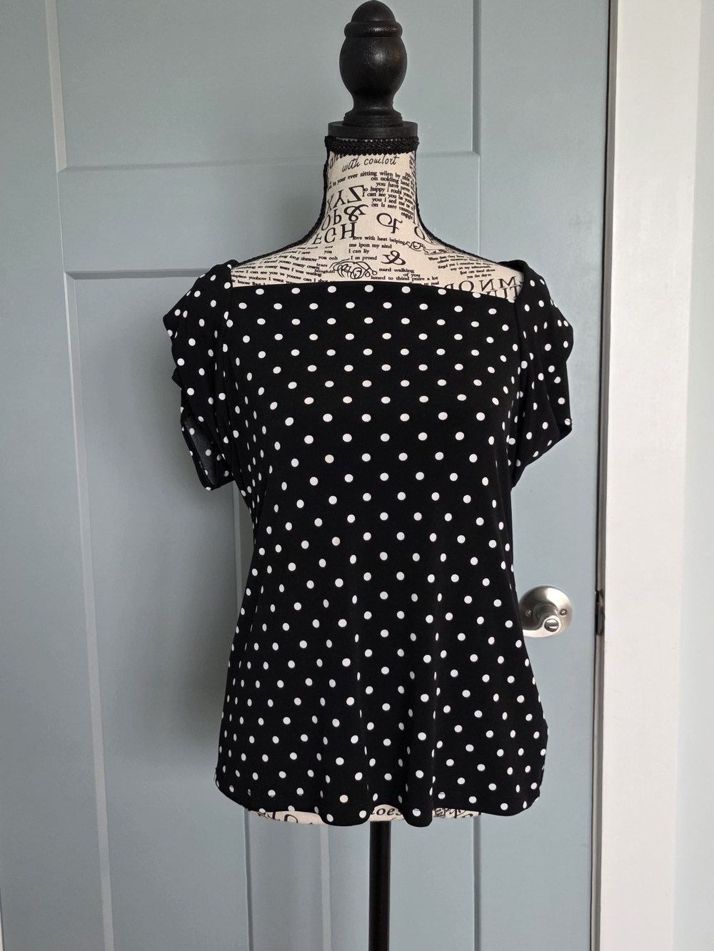 Vintage 90s / Y2K Dressbarn short sleeve blouse in excellent pre-owned condition